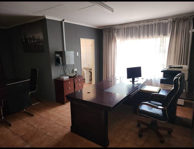 9 BEDROOM HOUSE FOR SALE IN IVY PARK